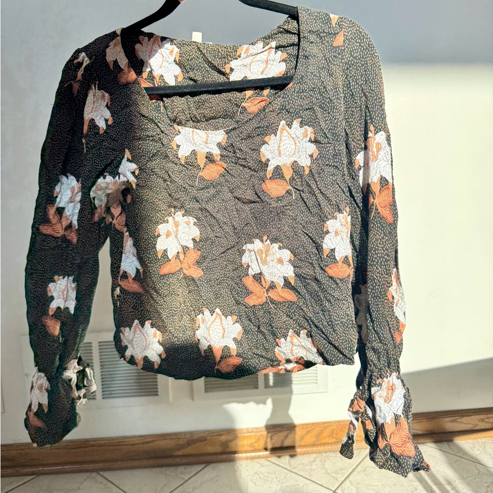 Elegant Floral Women's Blouse with Tie Cuff